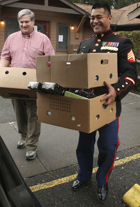 Sgt. Ronald Rorrie and the senior center’s Rusty Ford load boxes into cars.