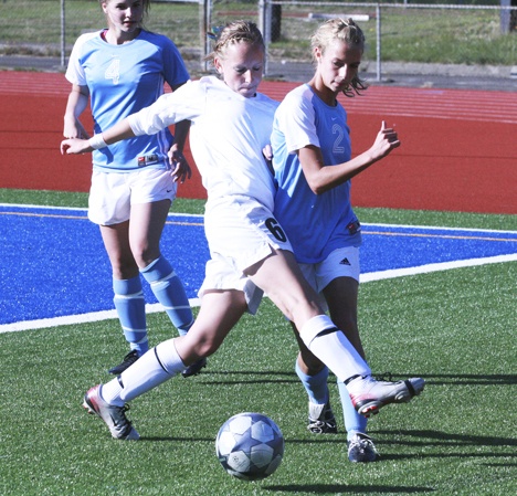 Todd Beamer senior Sara Miller controls the soccer ball in front of two Rogers defenders during Tuesday’s 5-1 Titan win at Federal Way Memorial Stadium. The victory moved Beamer to 6-1-1 in the SPSL South Division.
