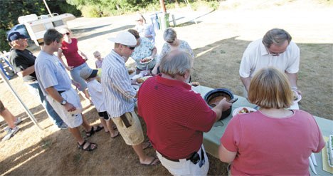 Friends of the Hylebos enjoy the potluck line at the Friends’ annual picnic.