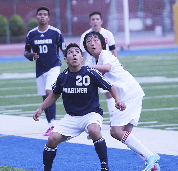 Jefferson's Justin Yoon battles with Mariner's Geovanni Ramirez for a ball during the Raiders' 5-2 win in the opening round of the 4A state tournament Wednesday at Federal Way Memorial Stadium. Yoon tallied the first goal of the match.