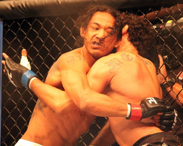 Benson Henderson (left) won 48-47 on two of the judges’ cards