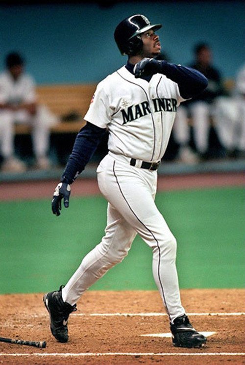 Seattle Mariners' great Ken Griffey Jr. will be inducted into the team's Hall of Fame before Saturday's game against the Milwaukee Brewers at Safeco Field.