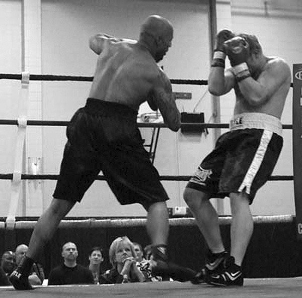 Federal Way resident Vincent Thompson remained unbeaten (3-0) with a win over Rod Criswell on June 5 in Renton.