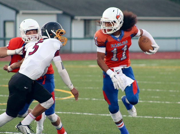 Graham-Kapowsin's Jeremiah Kekoa runs towards the sidelines after a pass early in the first quarter of their 20-7 win over Thomas Jefferson on Thursday