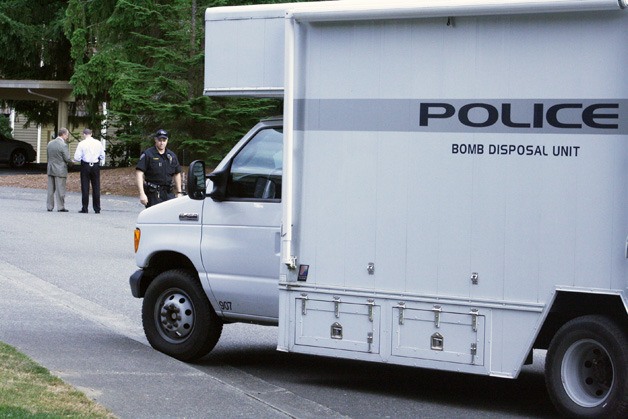 The Federal Way police bomb disposal unit scours the Panther Ridge Apartments on Tuesday following a threat to President Obama.