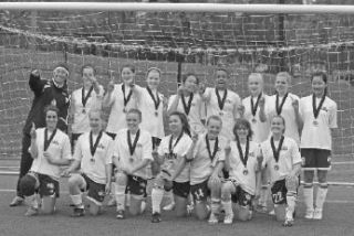 The Federal Way Reign ‘93 White girls soccer team recently won their age bracket at the 2008 Starfire Spring Classic