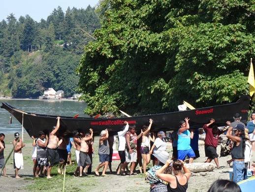 Participants are seen carrying and storing the canoes to and above the high tide line at Dash Point beach. Photo courtesy of Allen and Margaret Nelson
