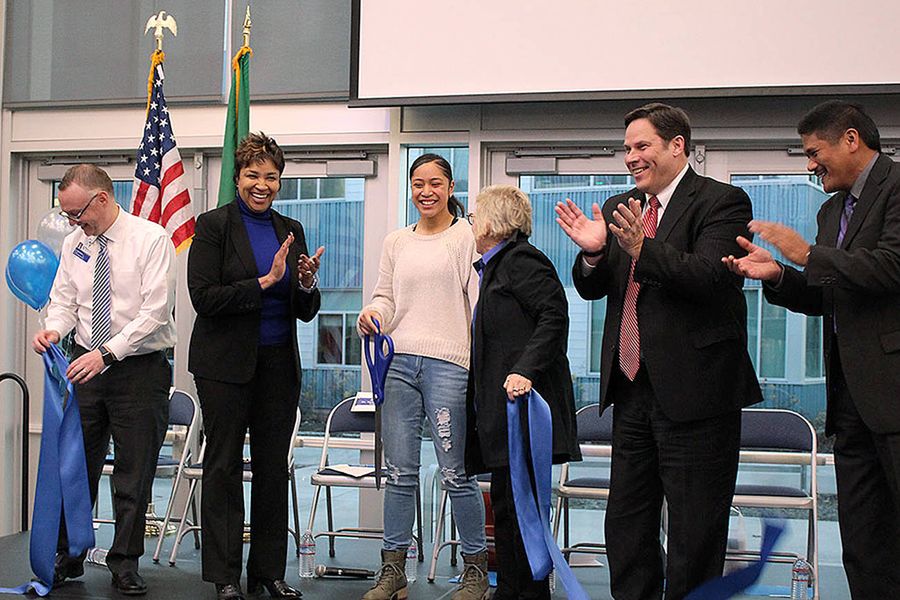 Federal Way High School hosts grand opening