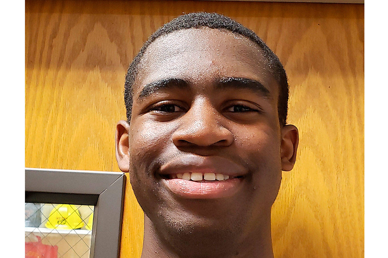 Federal Way Mirror Male Athlete of the Week for April 12: Gunter Nzapangolombi