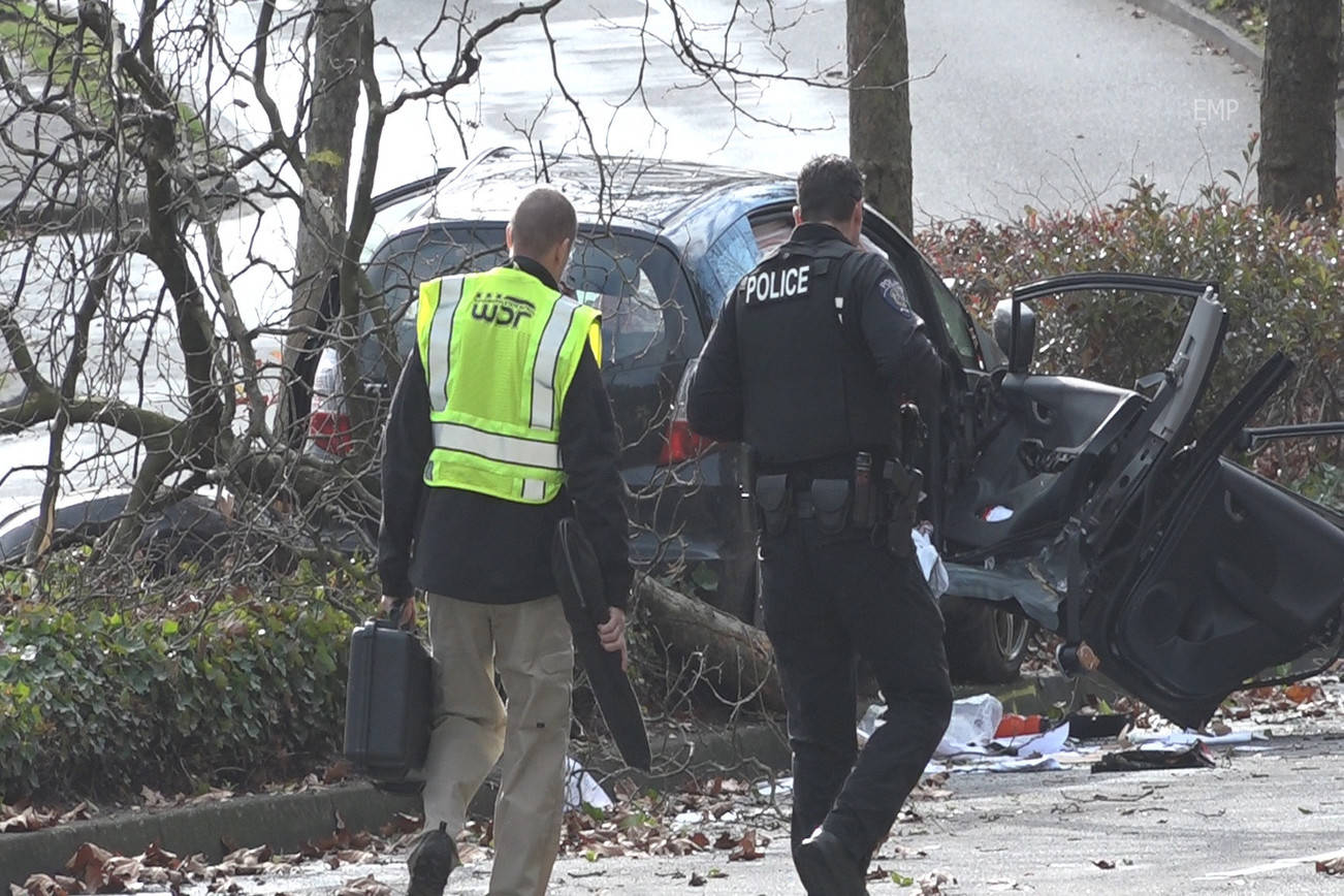 Tacoma woman eluding police with boy in her car killed in Federal Way crash
