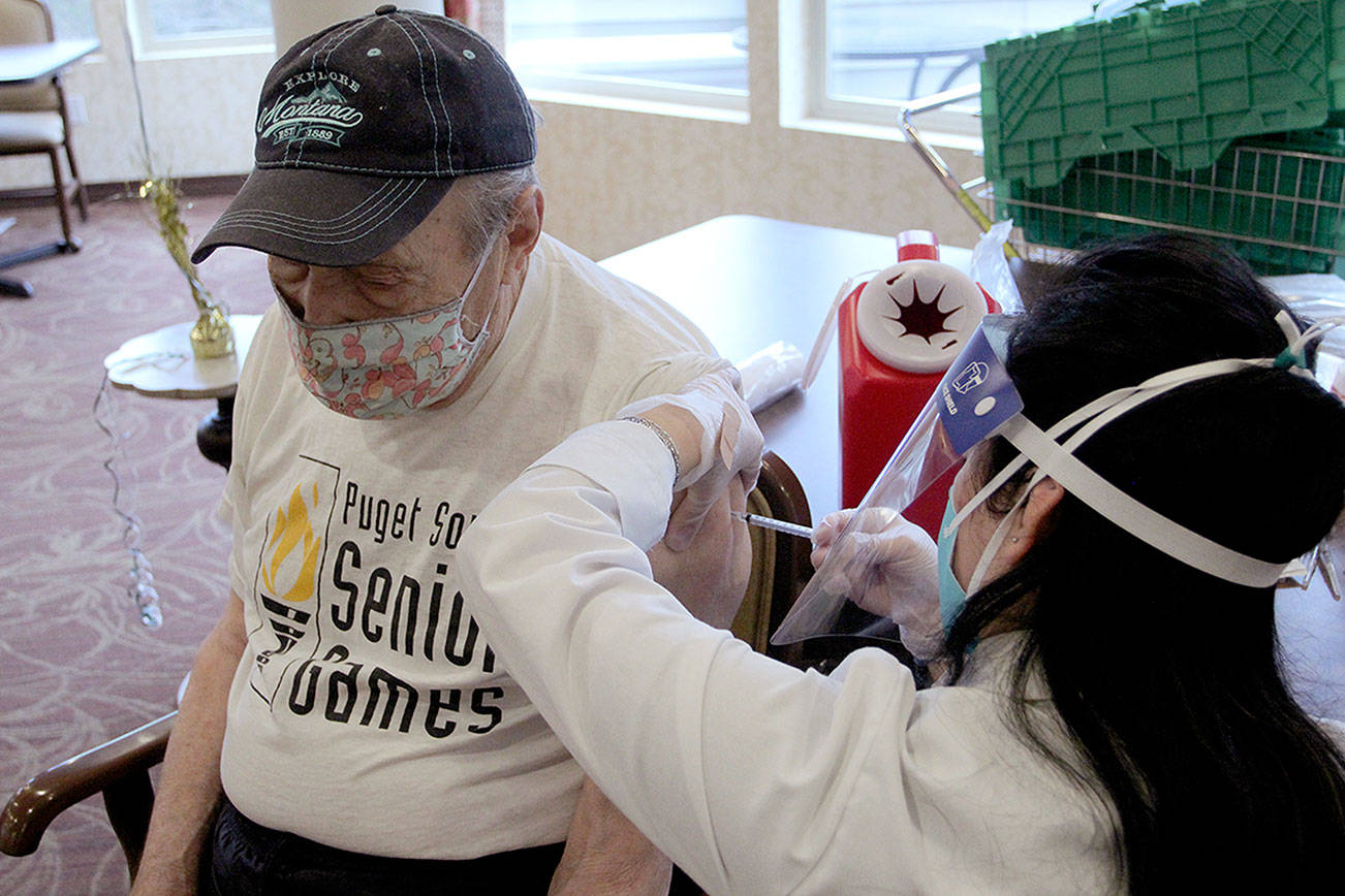 Albert Veveris, 90, receives his first dose of a COVID-19 vaccination on Jan. 26 at Village Green Retirement Campus in Federal Way. Olivia Sullivan/the Mirror