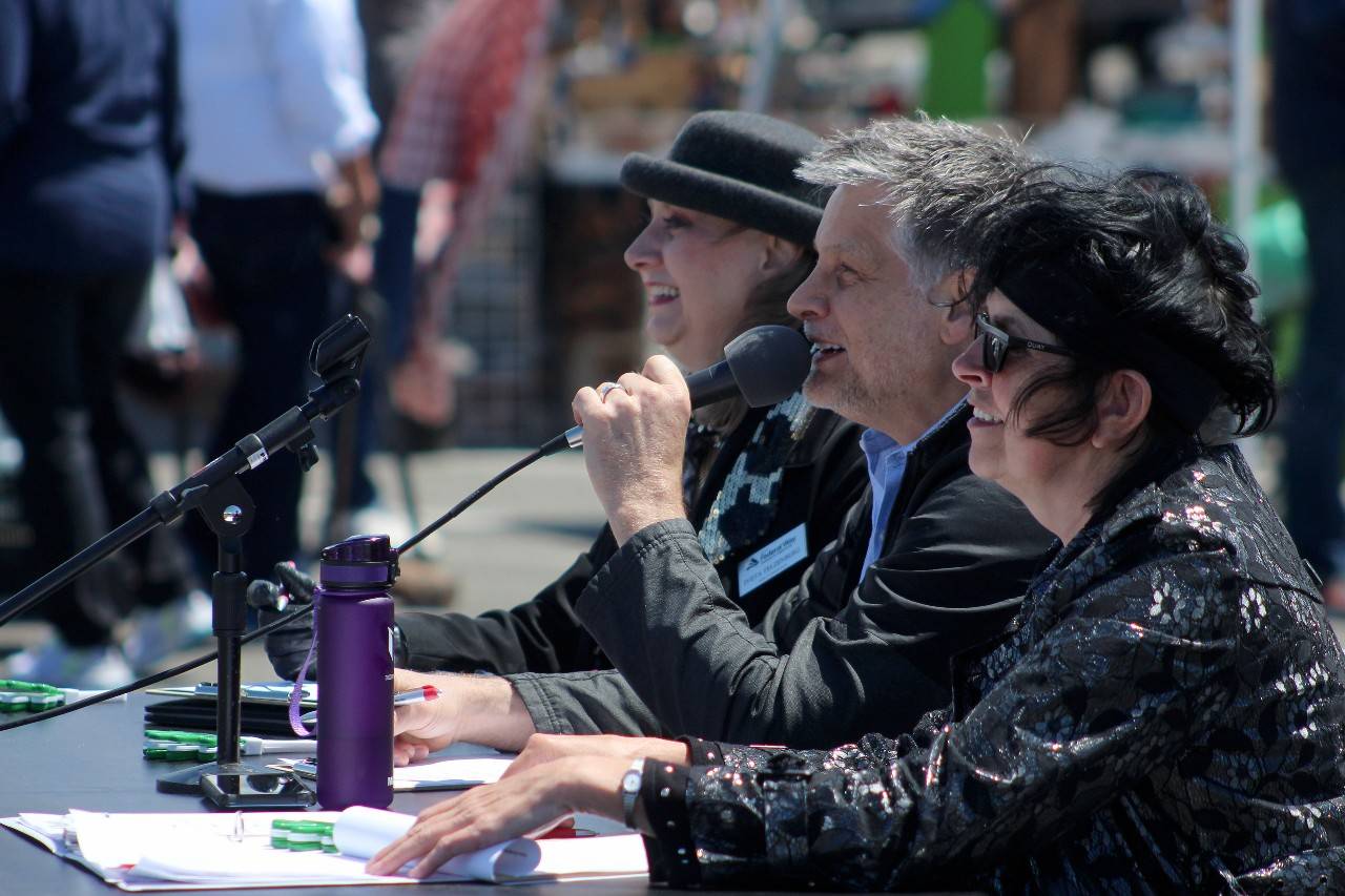 Judges from the Federal Way Arts Commission offer praise and critiques to the performers on June 5 in the Federal Way's Got Talent contest at the Federal Way Farmers Market. Olivia Sullivan/the Mirror