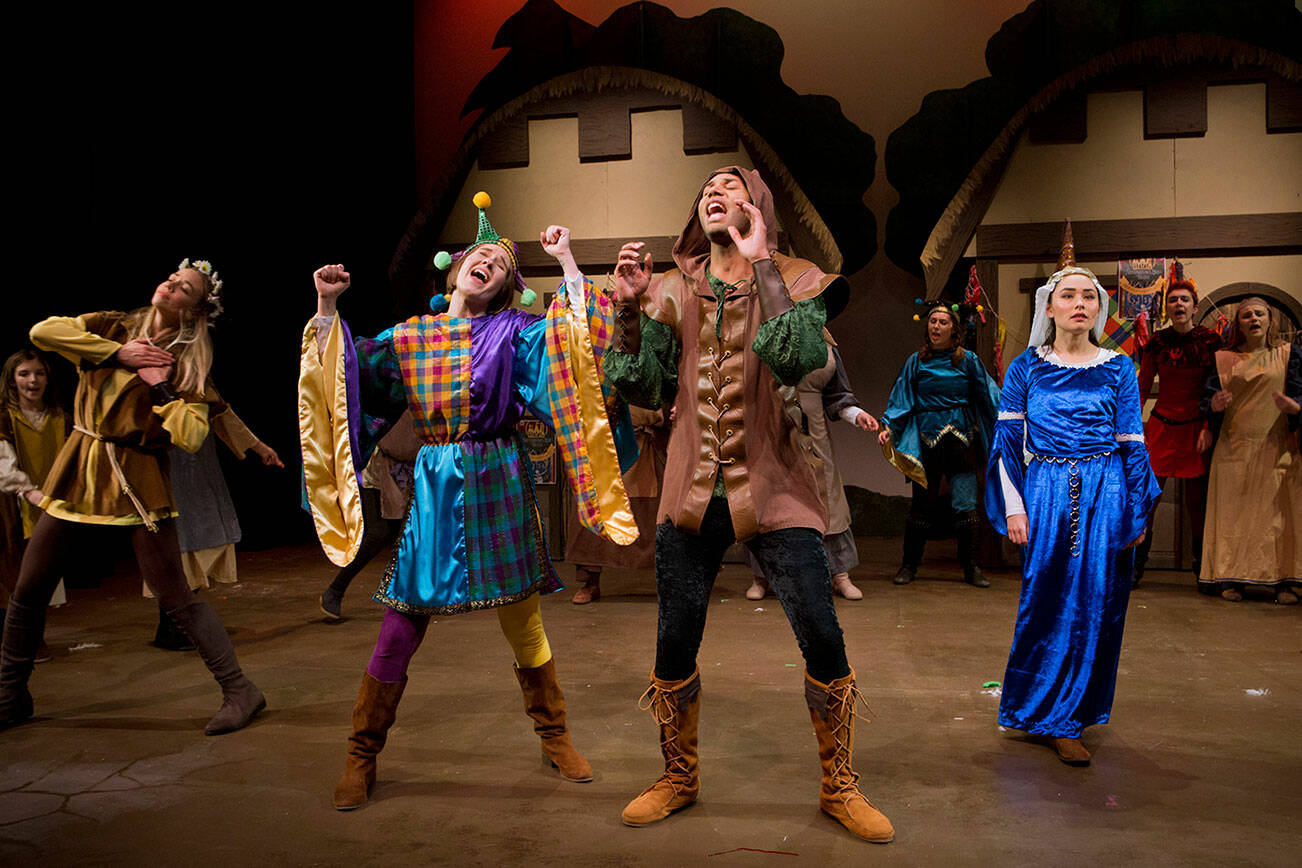 Photo courtesy of 
Michelle Smith-Lewis 
Right, Centerstage Theatre performers in the “Robin Hood” pantomime in 2019.