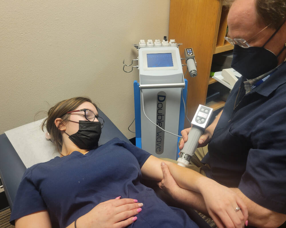 Extracorporeal Shockwave Therapy reduces pain and promotes healing.