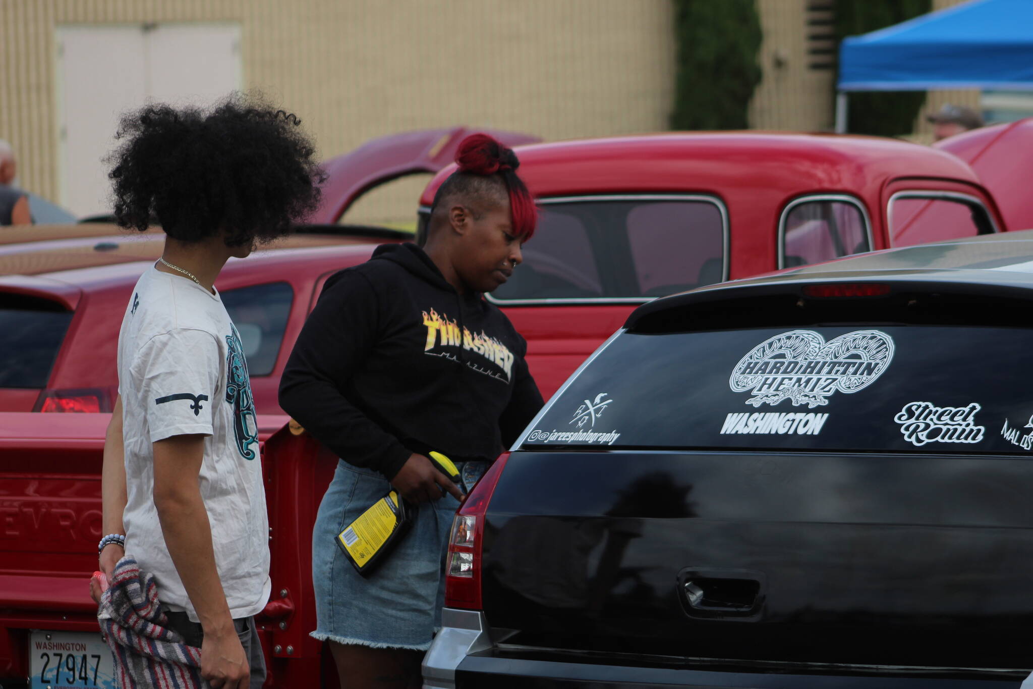 Jaree Johnson cleans her car on Aug. 27. Johnson won the 25 Years and New Stock model category with her 2007 Dodge Magnum. Olivia Sullivan/the Mirror