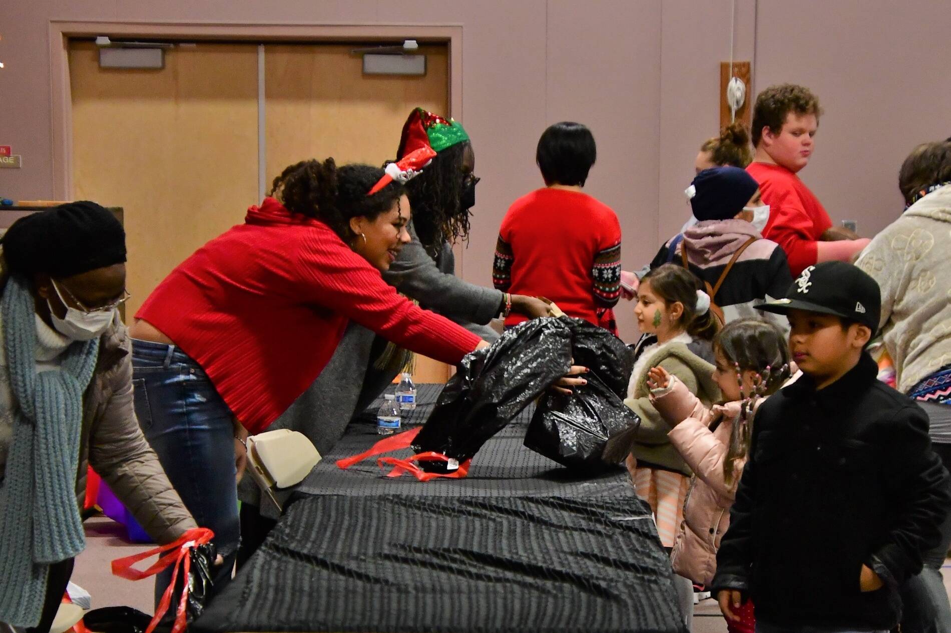 Local teacher hosts Winter Celebration for Federal Way students