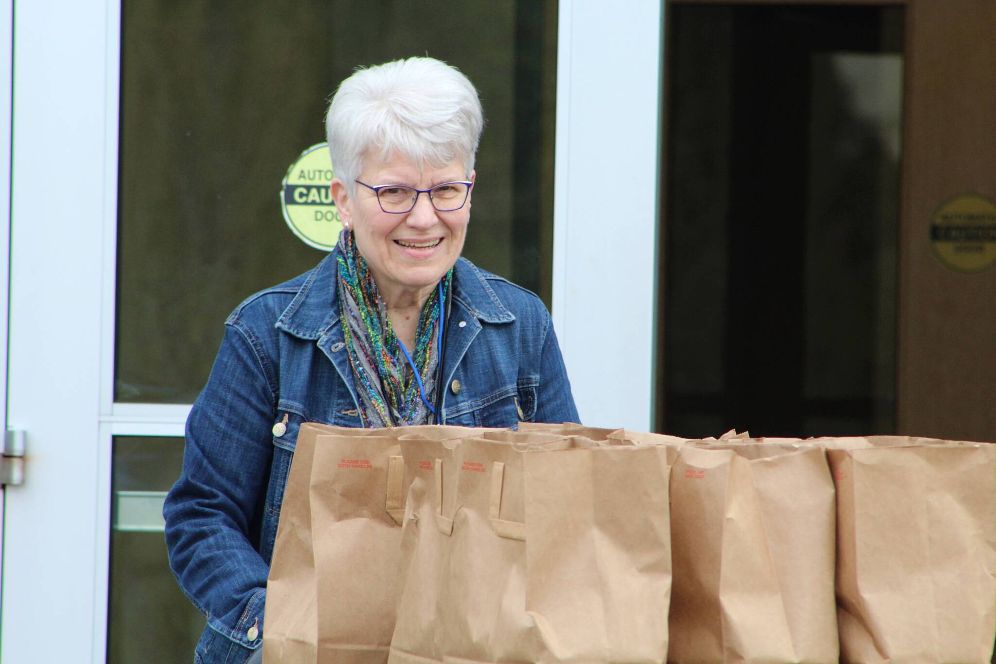 Photo by Alex Bruell/the Mirror
Meals on Wheels volunteer Connie Hanser loads meals from the Federal Way Community Center into her car for delivery to individuals in Federal Way on April 20. A former social worker, Hanser joined the program so that she could remain helpful in her community after retiring.