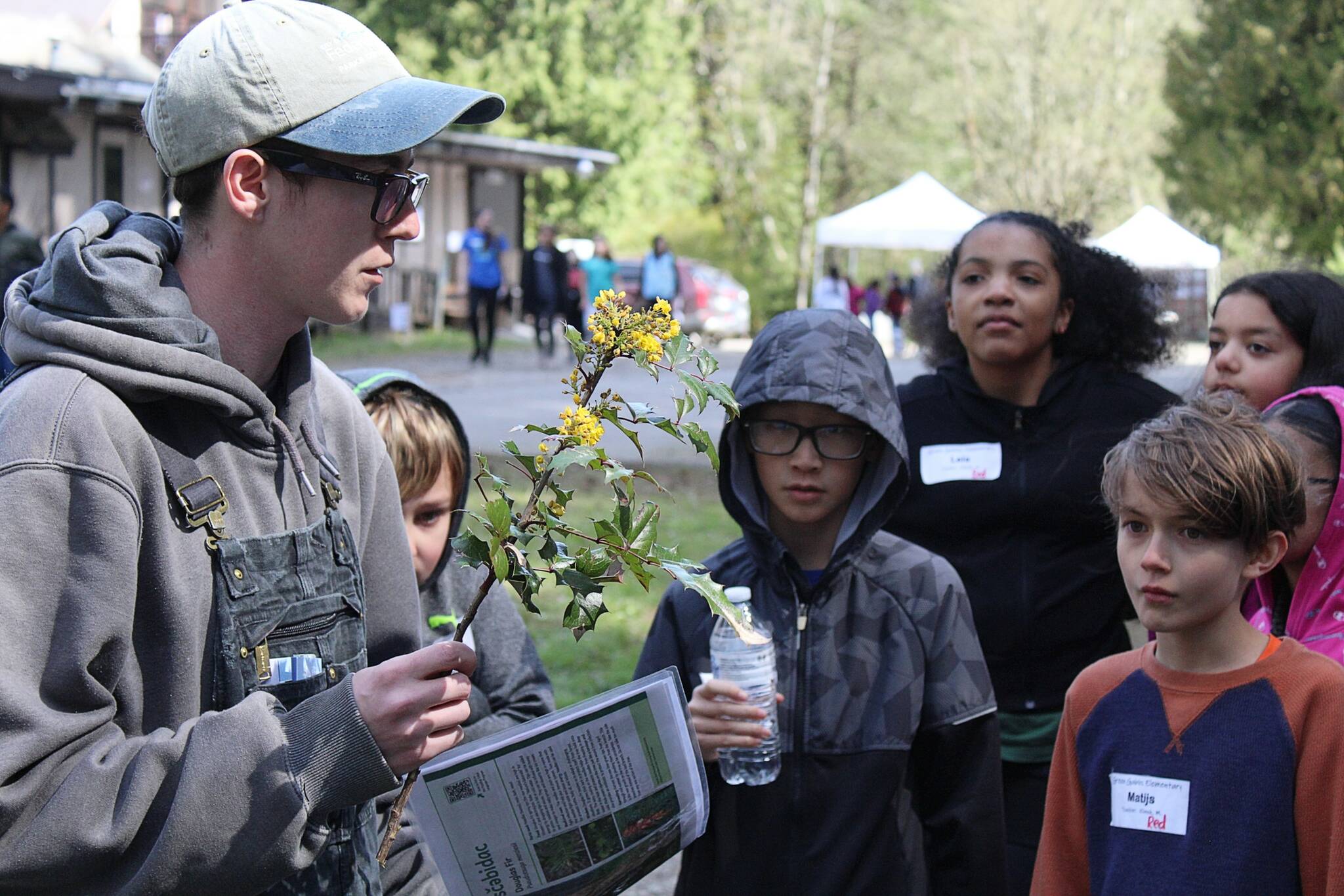 Green Gables elementary school kids learn about a species of flower during their trip to the the West Hylebos Wetlands during an April 27 field trip. Alex Bruell / The Mirror