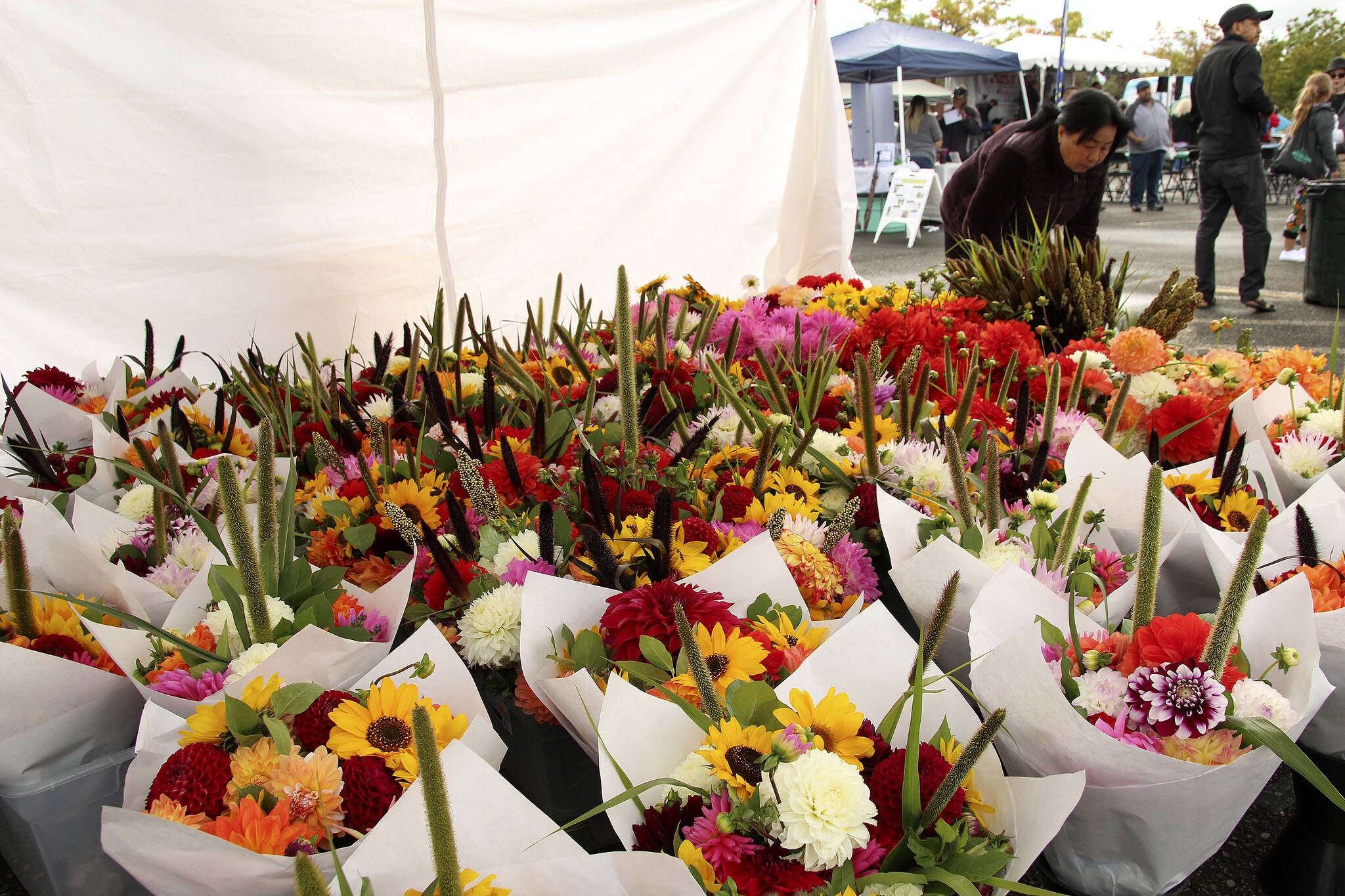 Flowers at the farmers market in 2019. Olivia Sullivan/the Mirror