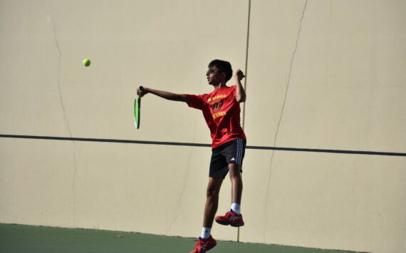 Sophomore Sanchit Sharma making an athletic play in his match. Ben Ray / The Mirror