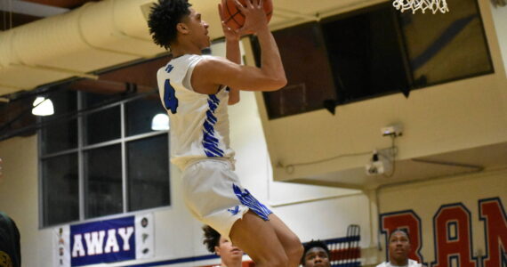 Senior Kofi Peyton goes up at Silas High School in a win over Evergreen. Ben Ray / The Mirror