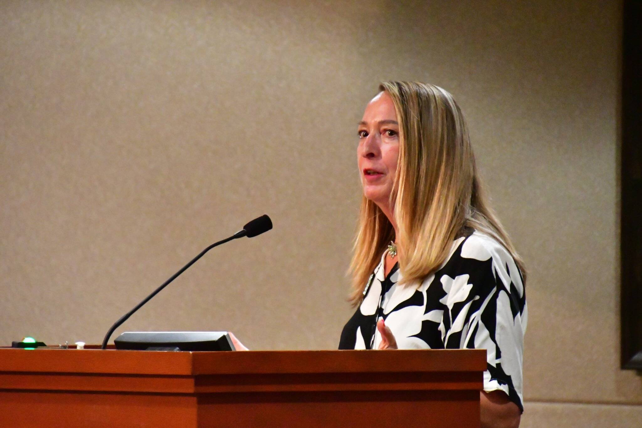 Vickie Chynoweth, Assistant Manager of the Federal Way Farmers Market, asks the city leadership to support the healthy seniors program at the Aug. 12 meeting. Photo by Bruce Honda