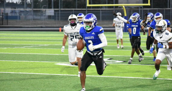 Zamarie Tellez runs away from the Decatur defense for a touchdown. Ben Ray / The Mirror