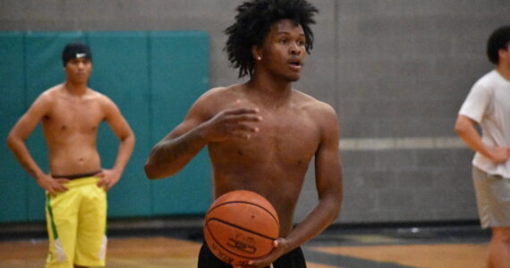De Tre Walker holds the ball in his hand during Todd Beamer practice. Ben Ray / The Mirror