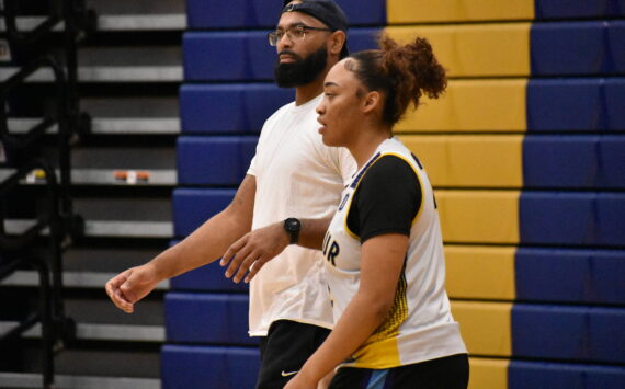 Decatur Head Coach Mo Anderson and Iyanna Waltar at Decatur practice. Ben Ray / The Mirror