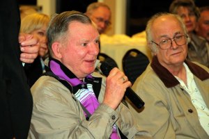 A resident asks a question during the Mirror's candidate debate on Wednesday at the Twin Lakes Golf and Country Club.