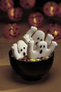 The Federal Way Police Department encourages parents to inspect their children's Halloween treats in a well-lit area before kids eat them.