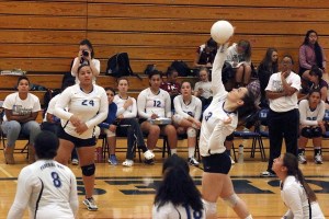 Federal Way team captain Aya Bispham returns a volley against Thomas Jefferson on Sept. 22 at Federal Way High School.