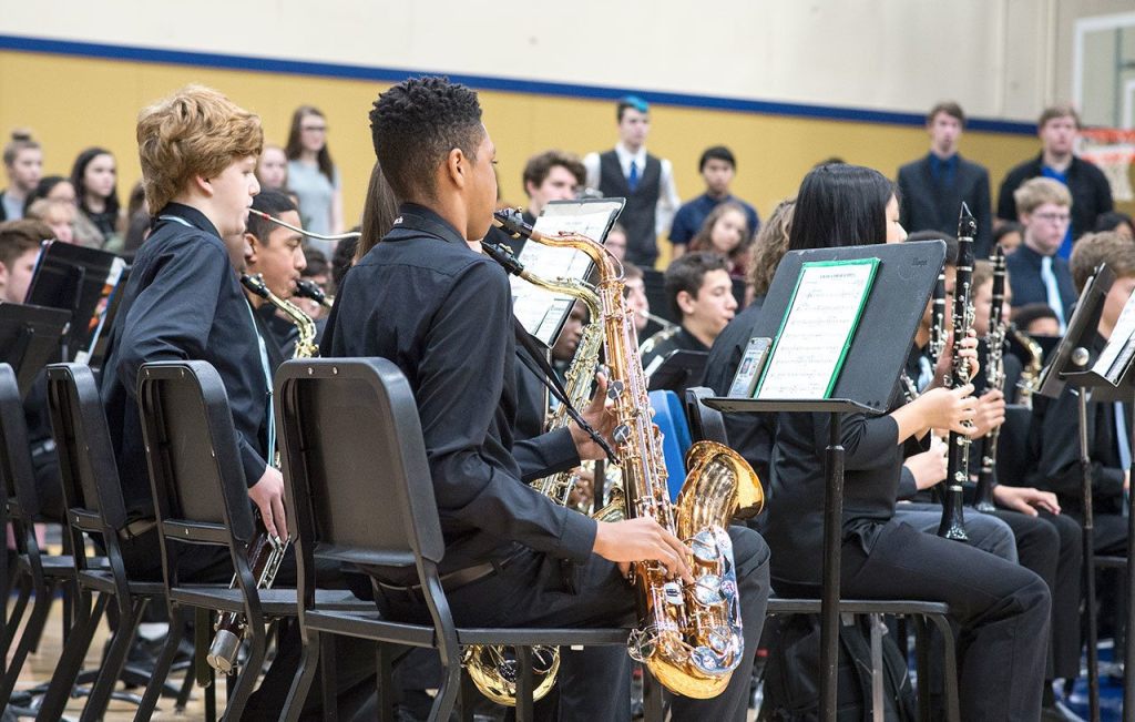 Federal Way students honor veterans at Decatur High School