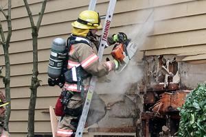 Family displaced after Federal Way apartment wall fire
