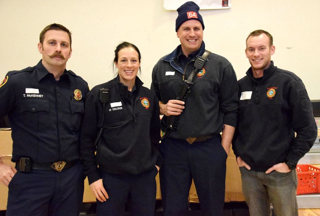 Federal Way Cares for Kids helps families during holiday season | Photos