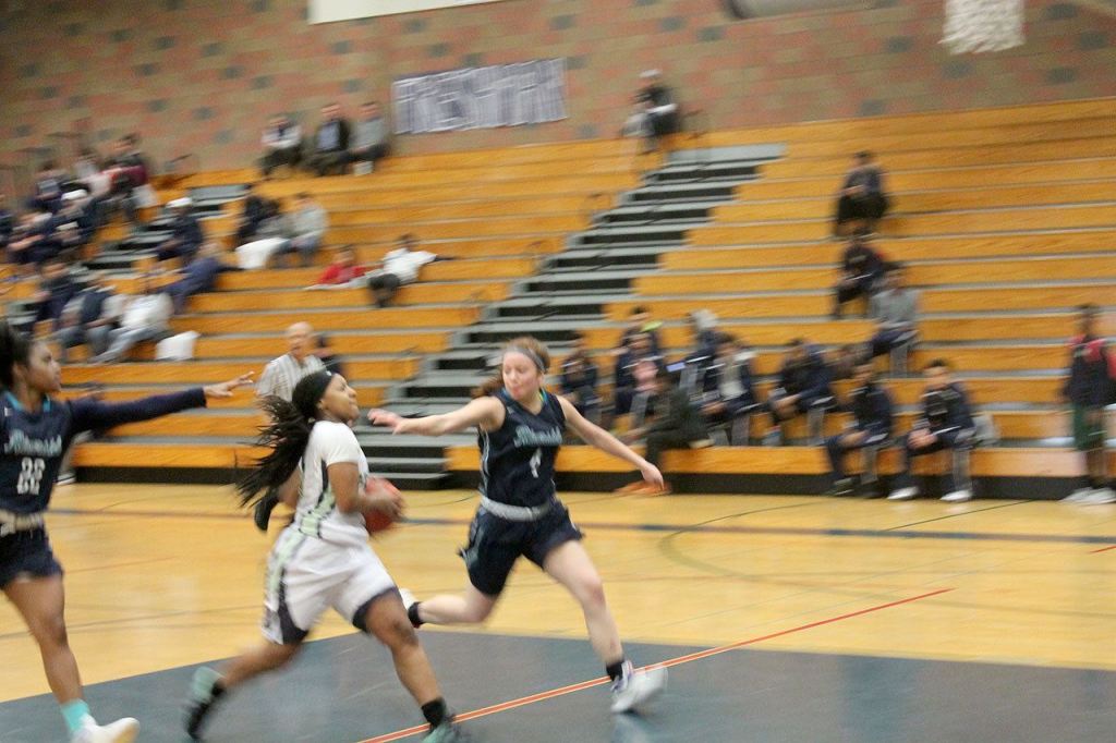 Titans avenge early-season loss, rout Ravens