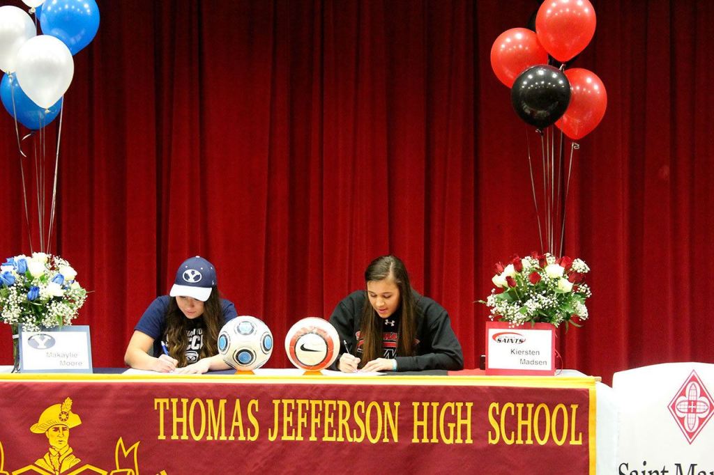 Federal Way rich with college-bound athletes on 2017 Signing Day