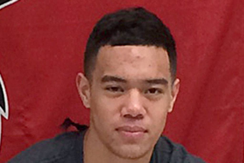 Federal Way rich with college-bound athletes on 2017 Signing Day