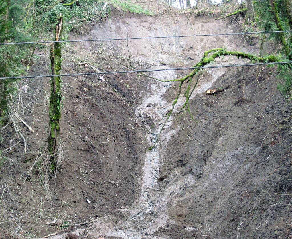 S.W. Dash Point reopened after mudslide, damage proving costly