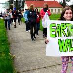 Federal Way community honors Earth Day with walk