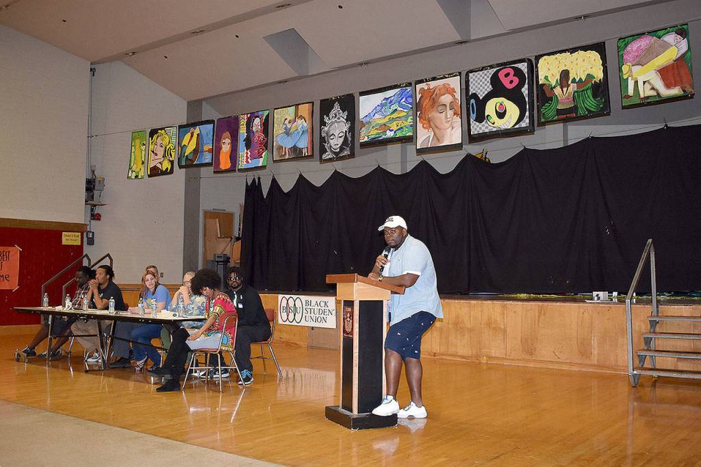 Save Our Streets held a panel discussion to talk about individual struggles and the resources needed to succeed. RAECHEL DAWSON, the Mirror                                Save Our Streets held a panel discussion to talk about individual struggles and the resources needed to succeed. RAECHEL DAWSON, the Mirror