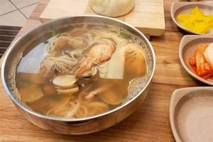 A dumpling freedom fighter | The Hand That Feeds