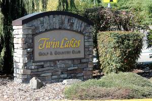 Twin Lakes golf tournament celebrates the lives of three friends, benefits cancer treatment center