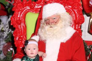 Santa photography business captures magic within the community