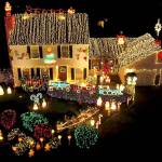 Federal Way man brings holiday cheer by decorating homes