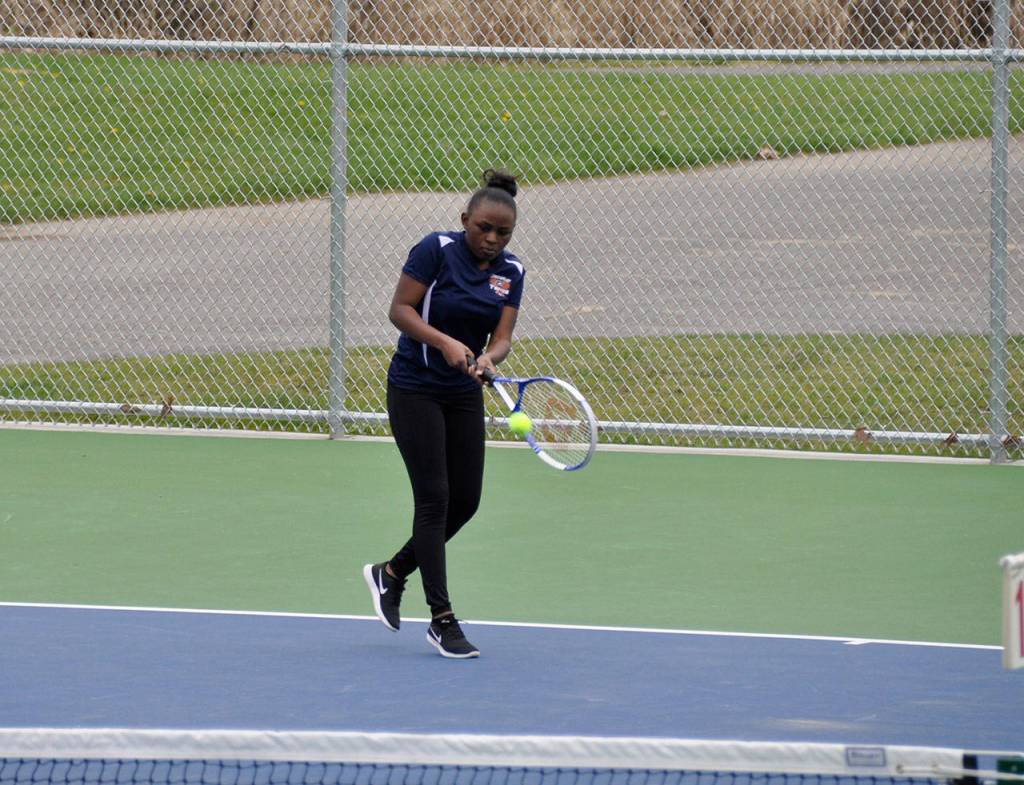 Decatur High School senior Pauline Kiniu returns a hit from Federal Ways Fulina Tran on Tuesday. Heidi Sanders, the Mirror