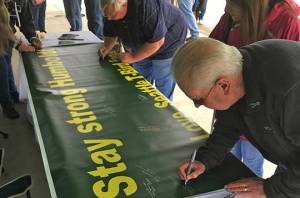 T-Bird fans send heartfelt support to Humboldt Broncos hockey team