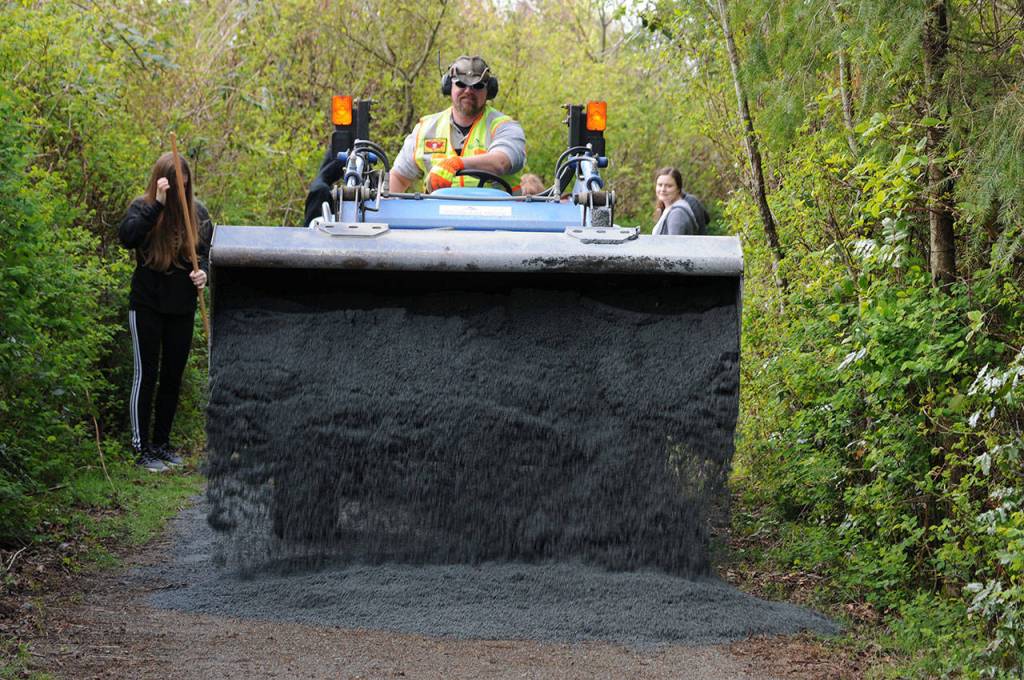 Volunteers beautify Celebration Park