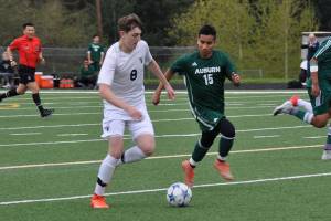 Quick feet carry Todd Beamer past Auburn High