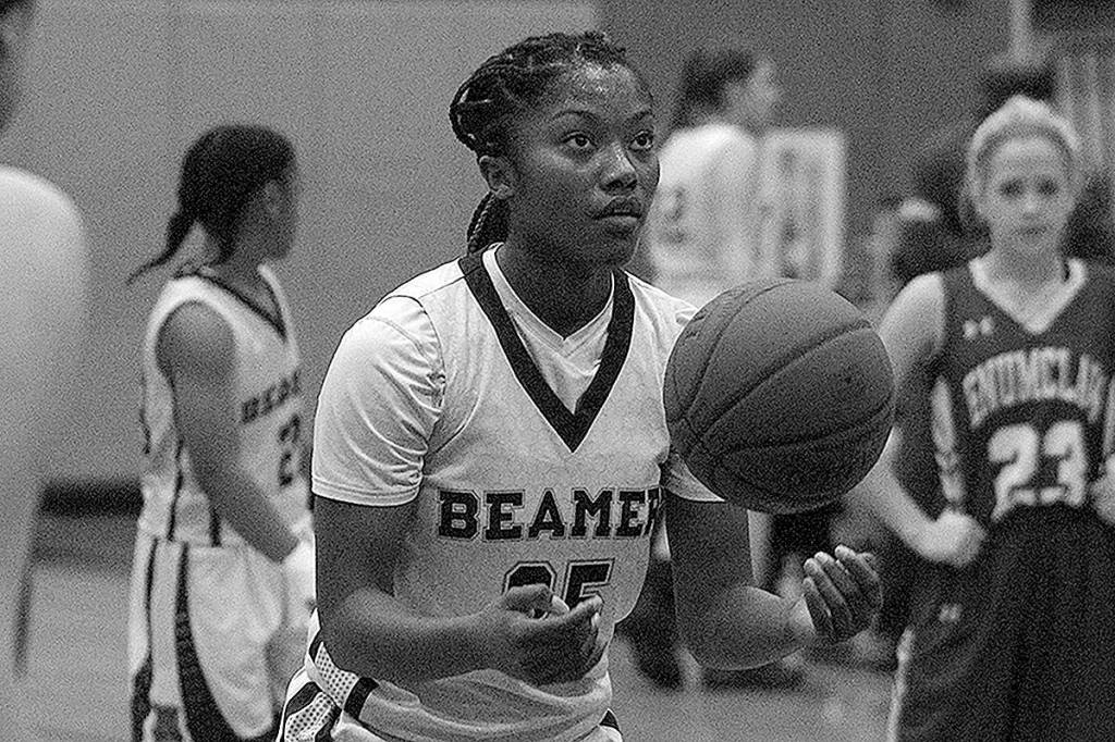 Junior Aaliyah Alexander, center, prepares for a free throw at Tuesday nights game against Enumclaw. Olivia Sullivan/staff photos